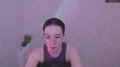 Snapshot of kristenx_x chatting on March 6, 9:50 am Kristen online show from March 6, 9:50 am