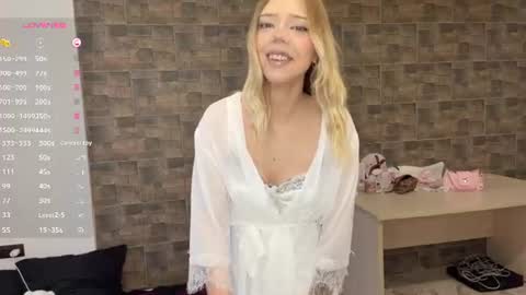 Snapshot of kristiancommes chatting on June 26, 5:17 pm Alisa online show from June 26, 5:17 pm
