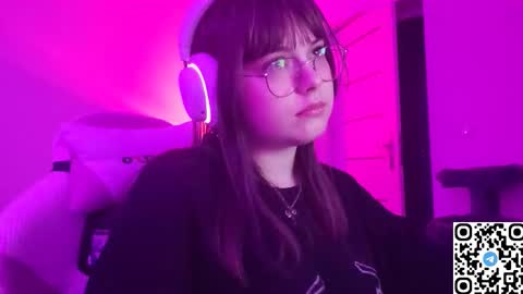 Snapshot of kristibloom chatting on December 14, 10:36 pm Christie online show from December 14, 10:36 pm