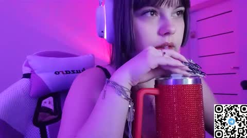 Snapshot of kristibloom chatting on December 15, 9:52 pm Christie online show from December 15, 9:52 pm