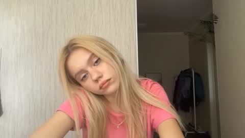 Snapshot of kristifelicien chatting on June 18, 9:14 am Blake online show from June 18, 9:14 am