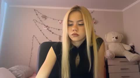 Snapshot of kristifelicien chatting on July 16, 12:11 pm Blake online show from July 16, 12:11 pm