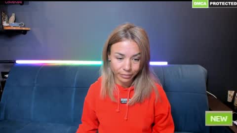 Snapshot of kristinasexyhot chatting on June 1, 6:20 pm Muscle Queen online show from June 1, 6:20 pm