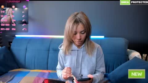Snapshot of kristinasexyhot chatting on June 2, 10:17 am Muscle Queen online show from June 2, 10:17 am