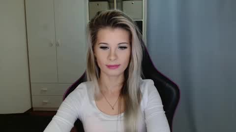 KristineAmore online show from December 19, 8:10 am