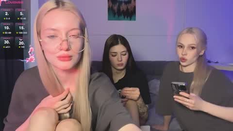 Snapshot of kristy_babe chatting on March 27, 6:19 am Kristy and Alice online show from March 27, 6:19 am