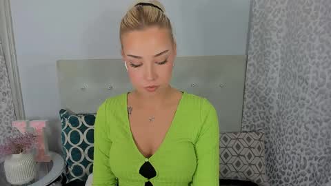KristyFlowers online show from April 28, 2:22 pm