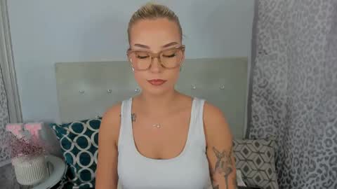 KristyFlowers online show from April 30, 2:34 pm