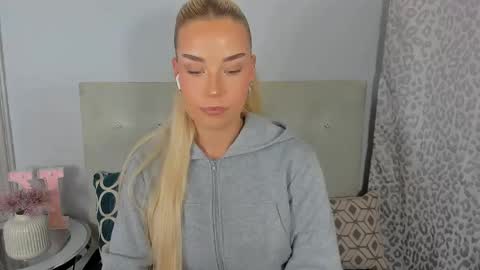 Snapshot of kristyflowers chatting on May 11, 2:34 pm KristyFlowers online show from May 11, 2:34 pm