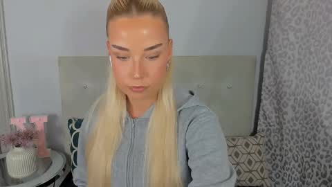 Snapshot of kristyflowers chatting on May 11, 2:45 pm KristyFlowers online show from May 11, 2:45 pm