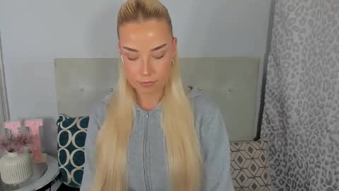 Snapshot of kristyflowers chatting on May 11, 4:04 pm KristyFlowers online show from May 11, 4:04 pm