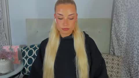 Snapshot of kristyflowers chatting on June 14, 7:05 pm KristyFlowers online show from June 14, 7:05 pm