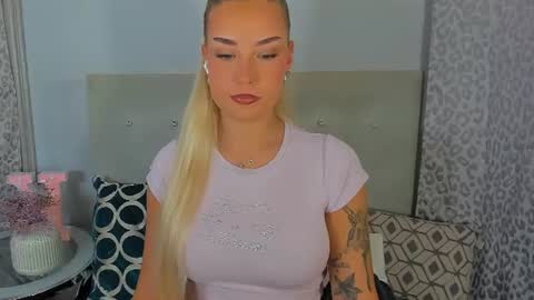 Snapshot of kristyflowers chatting on June 18, 2:32 pm KristyFlowers online show from June 18, 2:32 pm