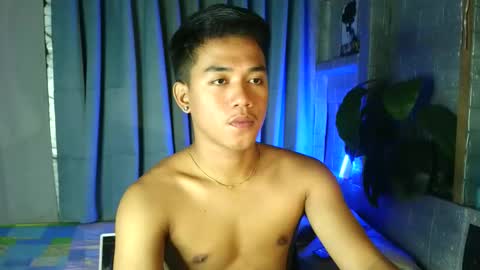 Snapshot of kritthanarkorn chatting on May 19, 6:14 pm kritthanarkorn online show from May 19, 6:14 pm