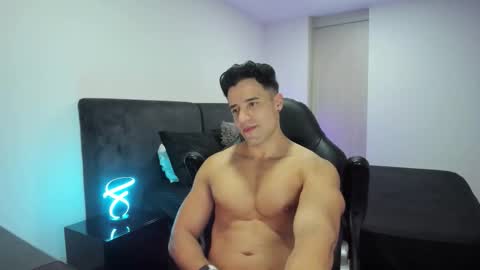 Snapshot of krops_ chatting on October 5, 4:44 am KROPS online show from October 5, 4:44 am