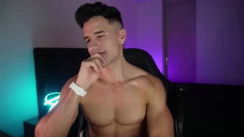 Snapshot of krops_ chatting on November 29, 7:33 am KROPS online show from November 29, 7:33 am