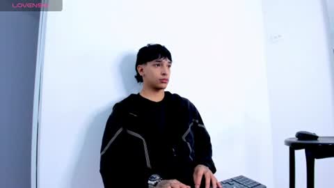 Snapshot of kroywave chatting on June 20, 3:09 am Kroy Wave Muscle Tattoos Latino online show from June 20, 3:09 am