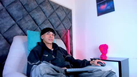 Kroy Wave  Muscle Tattoos Latino online show from August 4, 3:21 am
