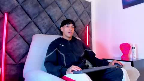 Kroy Wave  Muscle Tattoos Latino online show from August 5, 3:09 am