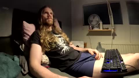 Snapshot of krullz123 chatting on December 14, 12:05 am Krullz online show from December 14, 12:05 am