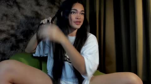 Snapshot of krystal_angel chatting on December 2, 5:48 am krystal_angel online show from December 2, 5:48 am