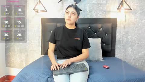 Snapshot of krystal_taylor23 chatting on November 3, 11:33 am Kystal Taylor online show from November 3, 11:33 am