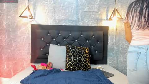 Snapshot of krystal_taylor23 chatting on November 12, 10:48 am Kystal Taylor online show from November 12, 10:48 am