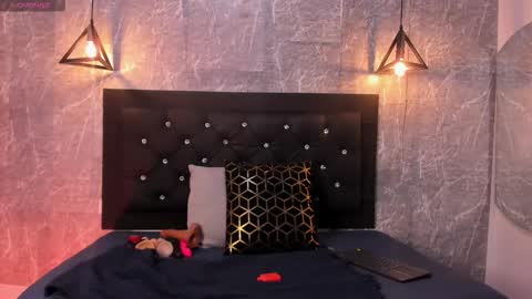 Snapshot of krystal_taylor23 chatting on November 22, 11:42 am Kystal Taylor online show from November 22, 11:42 am