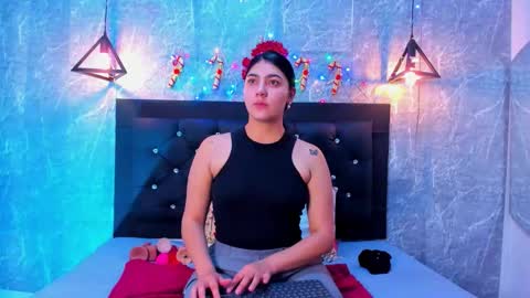 Snapshot of krystal_taylor23 chatting on December 16, 9:14 am Kystal Taylor online show from December 16, 9:14 am