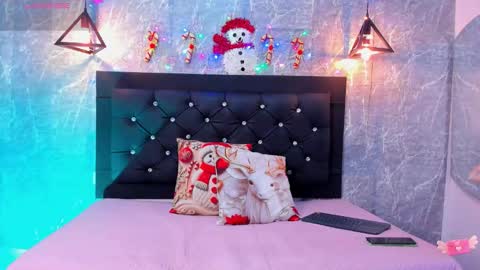 Snapshot of krystal_taylor23 chatting on December 18, 11:16 am Kystal Taylor online show from December 18, 11:16 am