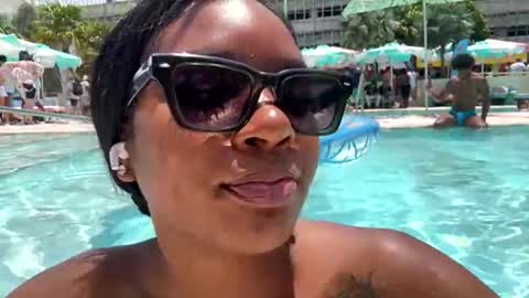 Snapshot of krystalblakexxx chatting on May 12, 4:48 pm Krystal Blake online show from May 12, 4:48 pm