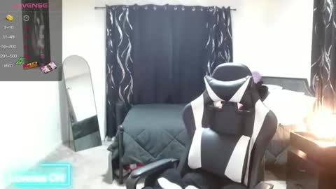 Snapshot of krystalblakexxx chatting on May 17, 9:00 pm Krystal Blake online show from May 17, 9:00 pm