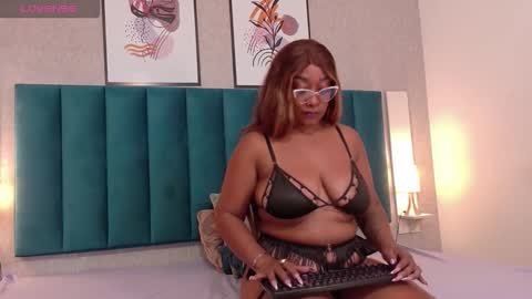 Snapshot of krystalross1 chatting on November 17, 7:52 pm Krystal Ross online show from November 17, 7:52 pm