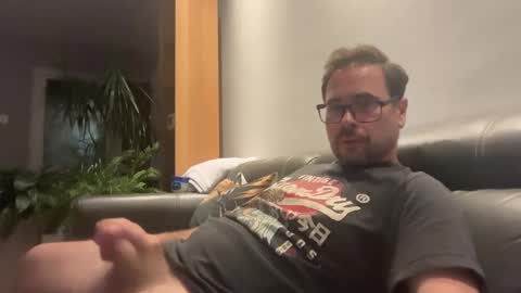 krzysztof1977 online show from June 14, 9:39 pm