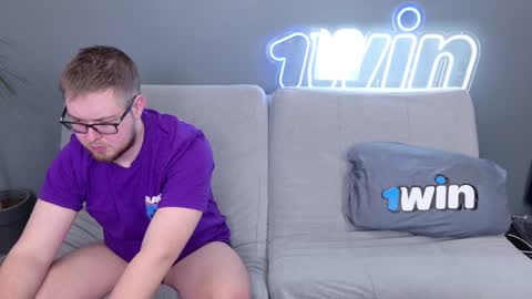 Snapshot of ksenyahot chatting on December 7, 8:11 am WebcamWhore online show from December 7, 8:11 am