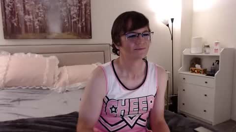 Snapshot of ktrichards77 chatting on October 30, 1:51 am Cait online show from October 30, 1:51 am