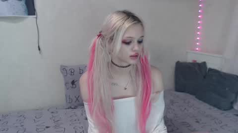 Emilia online show from February 13, 4:54 am