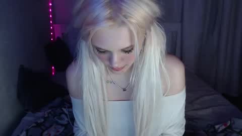 Emilia online show from February 23, 1:24 am