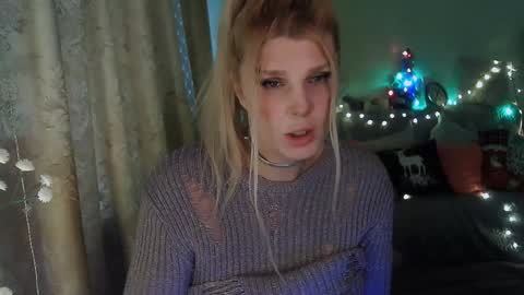 Snapshot of kudesnizza chatting on December 4, 10:35 am Annika MTF ts post -op online show from December 4, 10:35 am