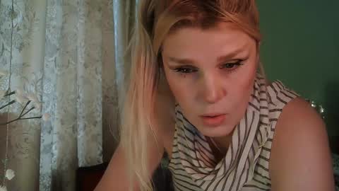 Snapshot of kudesnizza chatting on December 19, 10:45 am Annika MTF ts post -op online show from December 19, 10:45 am