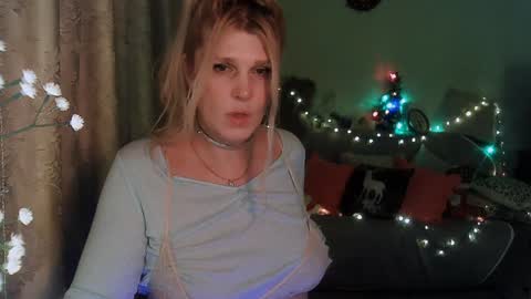 Snapshot of kudesnizza chatting on December 20, 2:27 pm Annika MTF ts post -op online show from December 20, 2:27 pm