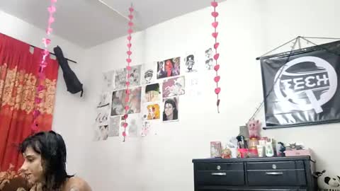 Snapshot of kuromi_less chatting on February 1, 2:05 am Kuromi Less online show from February 1, 2:05 am