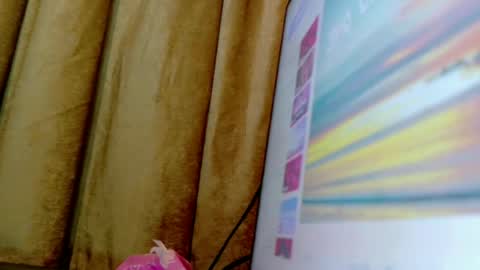 Snapshot of kween_romance chatting on June 15, 9:17 pm Kween online show from June 15, 9:17 pm