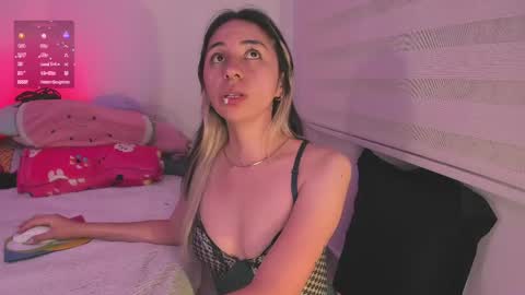 Snapshot of kxss_krawl chatting on May 15, 10:39 pm Aria Kess online show from May 15, 10:39 pm