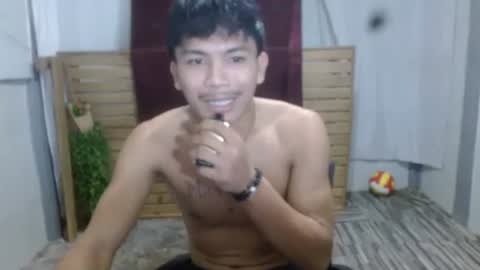 kyle_lourence online show from April 24, 9:34 am