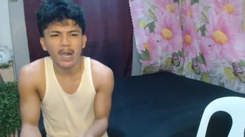 Snapshot of kyle_lourence chatting on June 29, 9:48 pm kyle_lourence online show from June 29, 9:48 pm