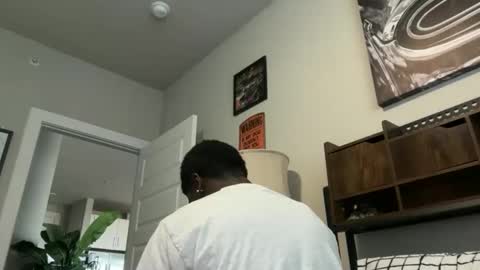 Snapshot of kylekickstand chatting on November 16, 10:37 pm Kyle Kickstand online show from November 16, 10:37 pm