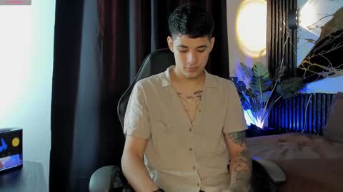 kylesmithx_ online show from December 18, 8:15 pm