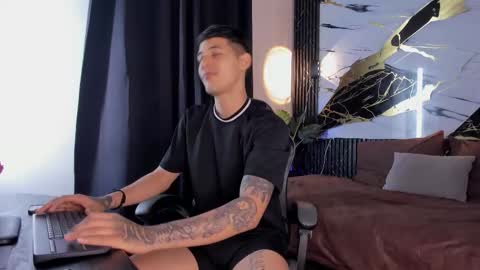 kylesmithx_ online show from December 20, 4:19 am