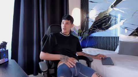 kylesmithx_ online show from January 6, 5:33 am